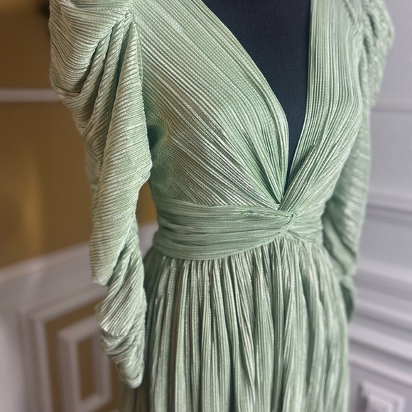 Elegant Mint Green Pleated Dress - Picture 8 of 12